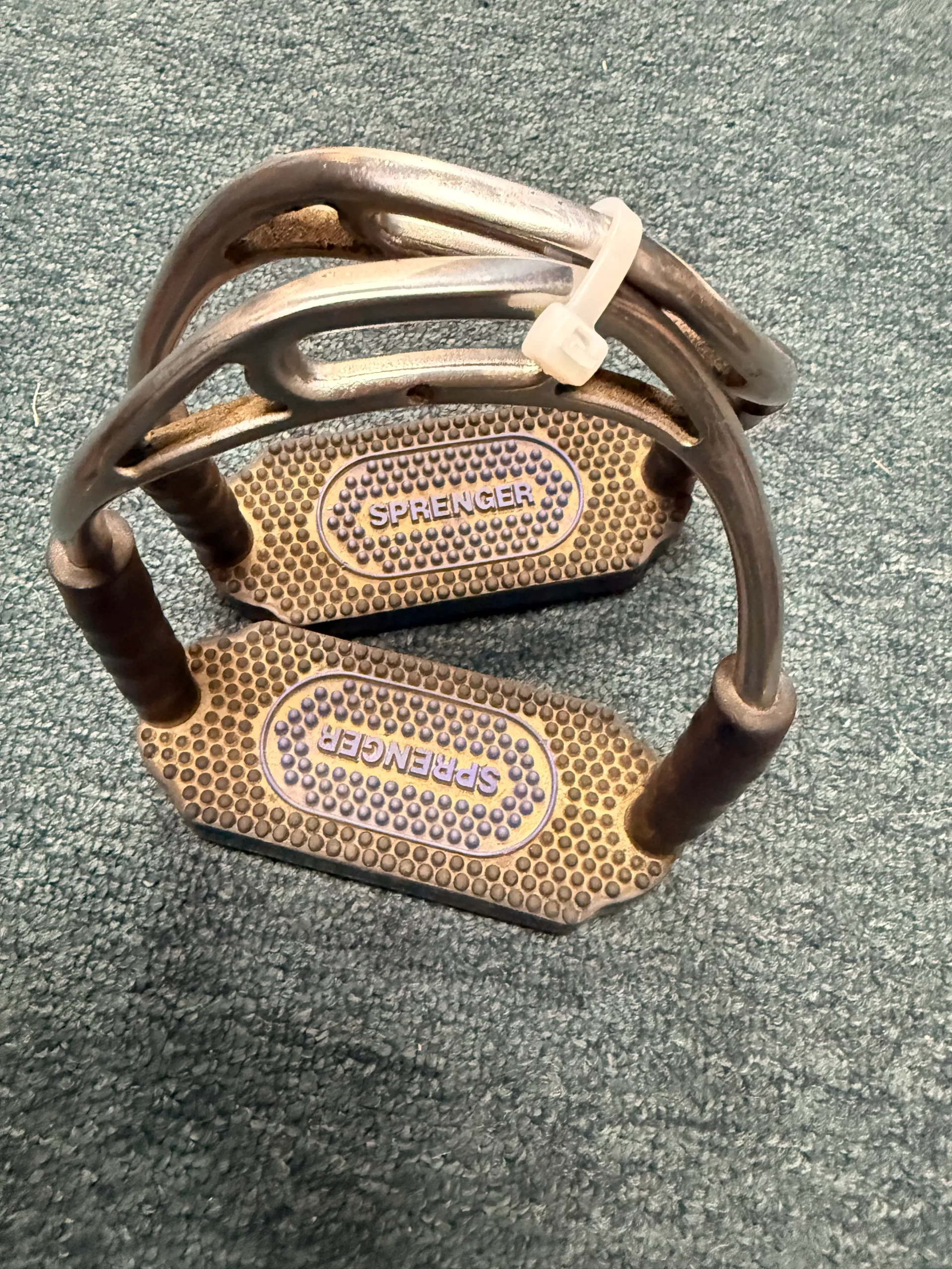 4.75 Herm Sprenger Flexclite stirrups