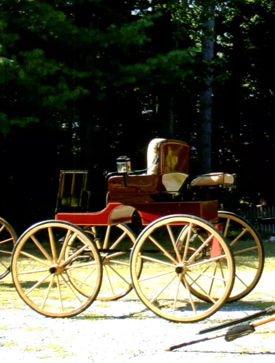 cob - Horse Cut Under Red 4 Wheel Carriage