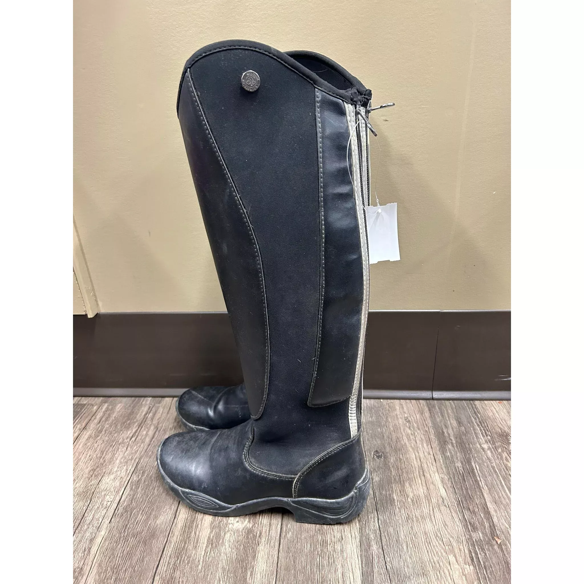 Ovation Winter Boots - Size US 7 - USED