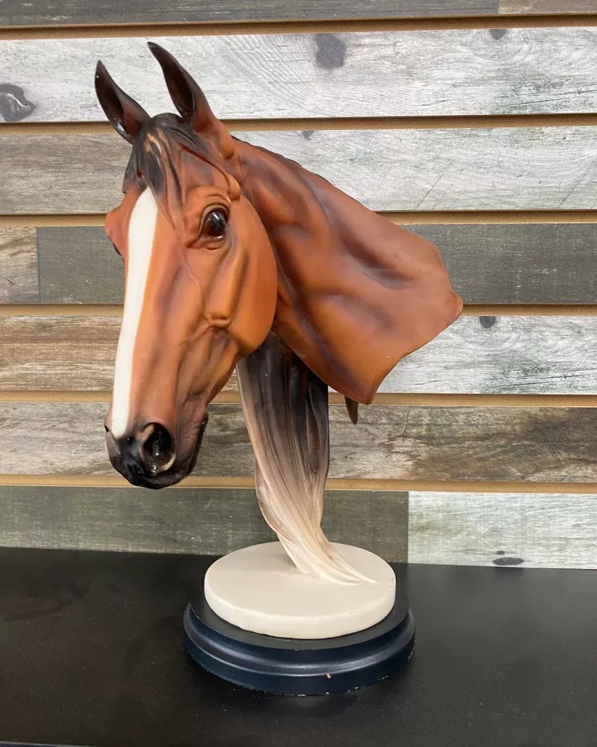 USEDBay w/Blaze Horse Head Statue 14" Bay