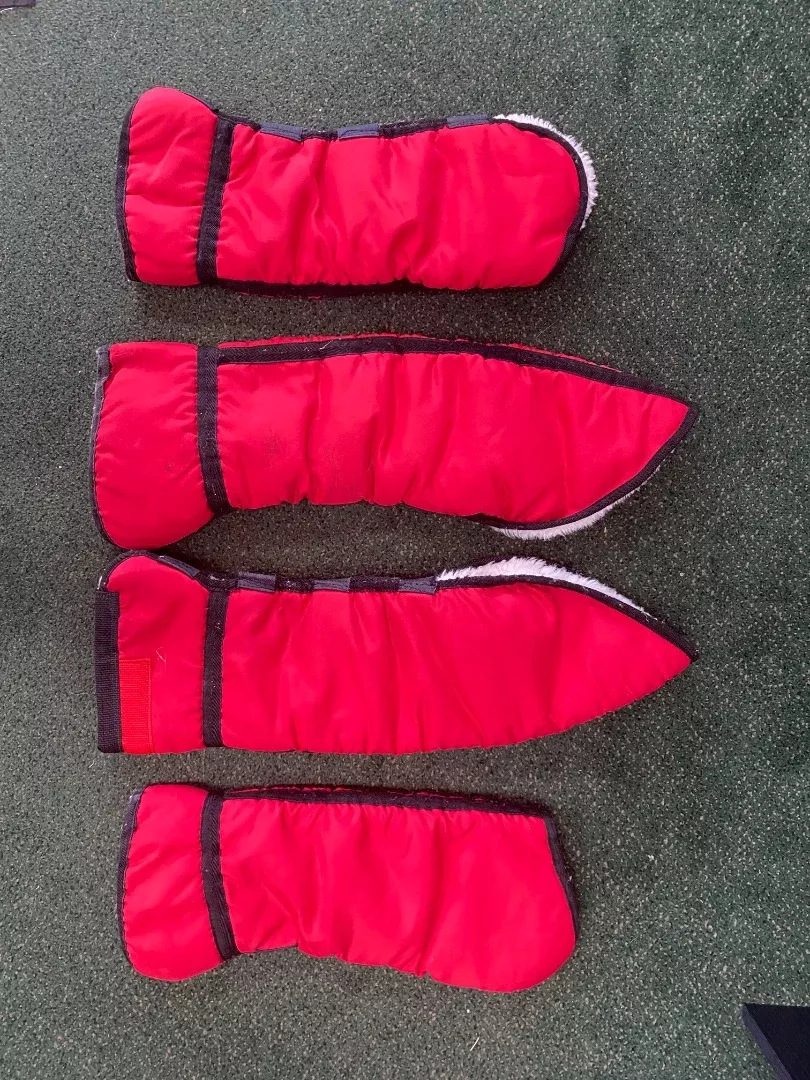 USEDSet of 4 Shipping Boots Horse Red